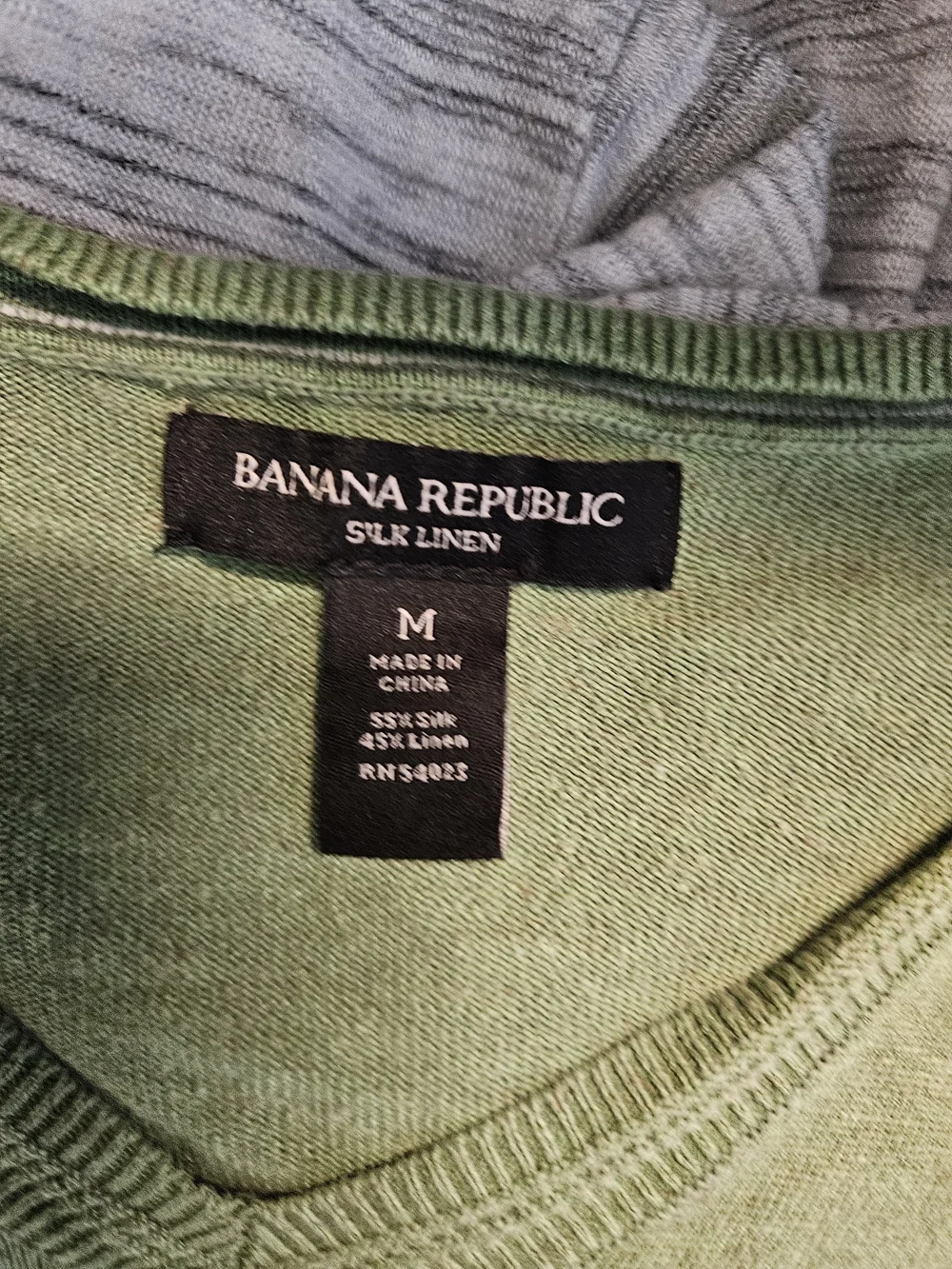 Banana Republic Men's Silk Linen Light Green V-Neck Sweater